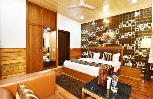 Naddi Hotel | Hotel Divyansh By VRB Hotels