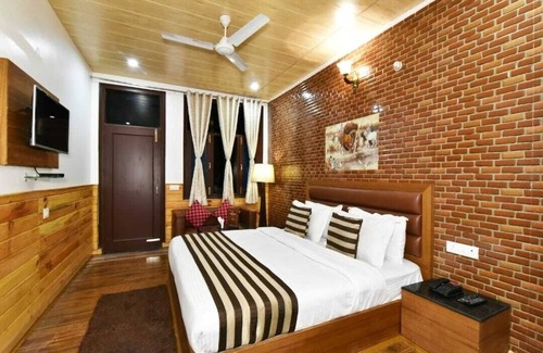 Naddi Hotel | Hotel Divyansh By VRB Hotels