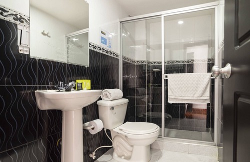 Fontibon Hotel | Hotel Dorado 100