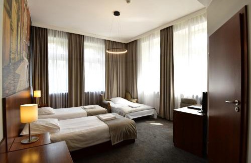 Wesoła Zachod Hotel | Hotel Downtown Kraków