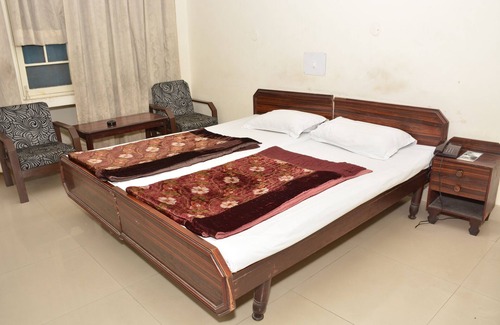 Paltan Bazaar Hotel | Hotel Drona