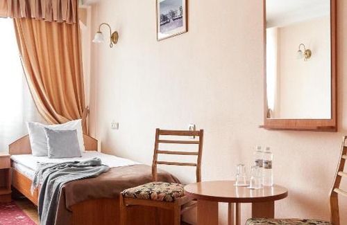 Pechers'kyi District Hotel | Hotel Druzhba