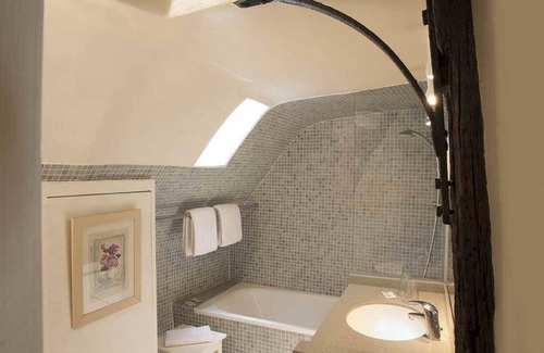 Les Halles Hotel | Hotel du Cygne Paris