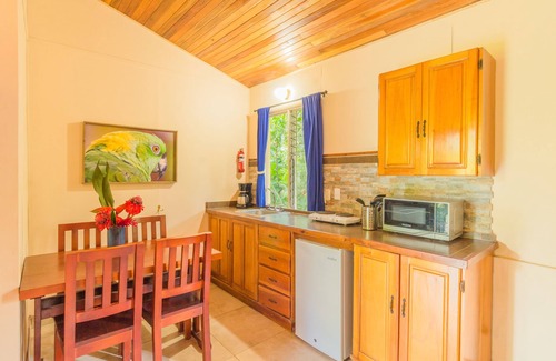 Ojochal Bed & Breakfast | Hotel el Mono Feliz