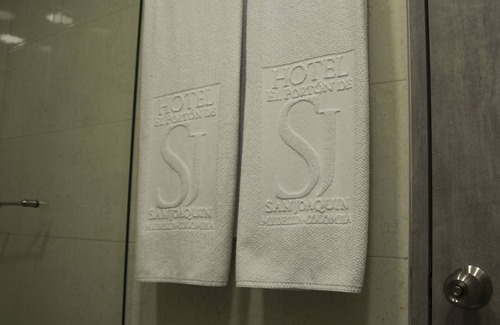 Laureles - Estadio Hotel | Hotel El Portón de San Joaquín