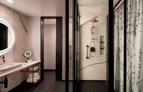 Streeterville Hotel | Hotel EMC2, Autograph Collection