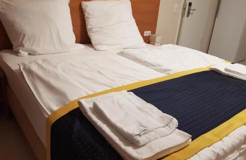 Roedelheim Hotel | Hotel Emiliana am Bahnhof