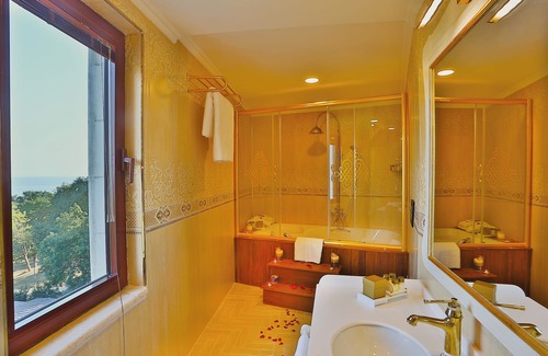 Avcilar Hotel | Hotel Emirhan Palace