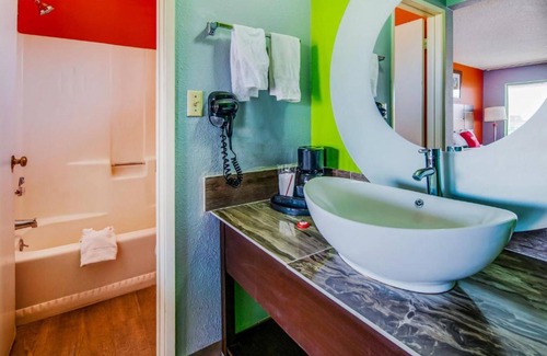 Ridgecrest Hotel | Hotel Europa Ridgecrest