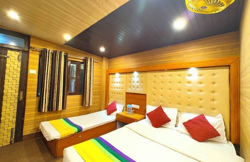 Mallital Hotel | Hotel Flatties Mall Road Nainital