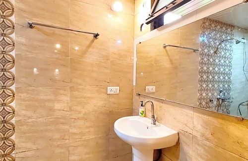 Mallital Hotel | Hotel Flatties Mall Road Nainital