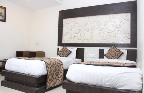 Civil Lines Hotel | Hotel Galaxy