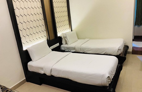 Civil Lines Hotel | Hotel Galaxy
