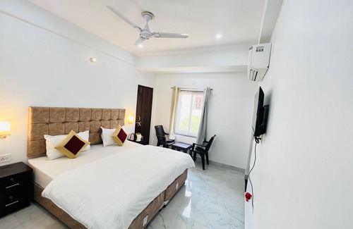 Varanasi Apartment | HOTEL GANESH KRIPA