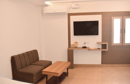 Varanasi Hotel | hotel Gangotri