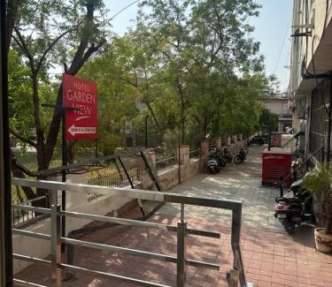 Mansarovar Hotel | Hotel Garden View - Mansarovar