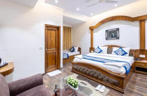 Karol Bagh Hotel | Hotel Garden View - Near Karol Bagh Metro Station and Gaffar Market