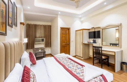 Karol Bagh Hotel | Hotel Garden View - Near Karol Bagh Metro Station and Gaffar Market