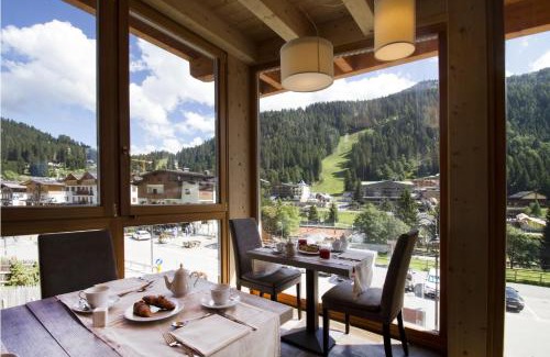 Madonna di Campiglio Hotel | Hotel Garnì Caminetto