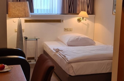 Altstadt Hotel | Hotel Garni Am Ellinger Tor