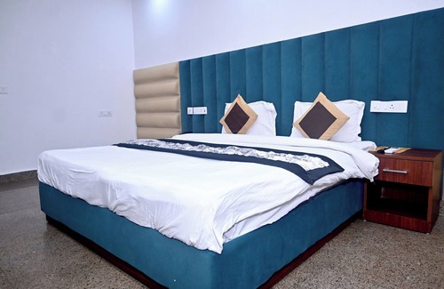 New Delhi Hotel | Hotel Golden By Admire Stay