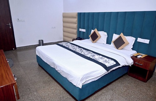 New Delhi Hotel | Hotel Golden By Admire Stay