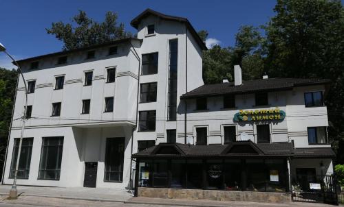 Yavory Hotel | Hotel Golden lemon Готель Золотий лимон