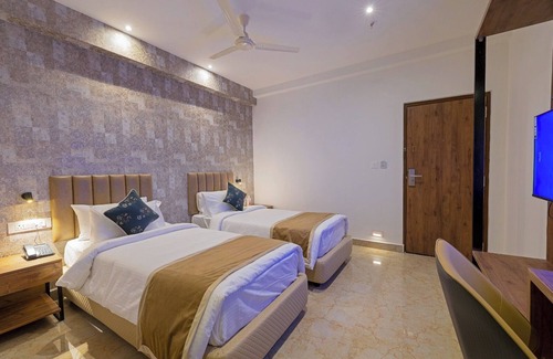Hyderabad Hotel | Hotel Grand Continent Gachibowli, US Consulate