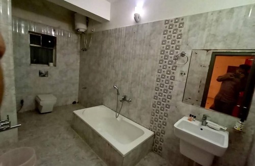 Sualkuchi Hotel | Hotel Grand Majesty