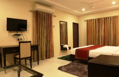 Pilibhit Hotel | Hotel Grand Sharda