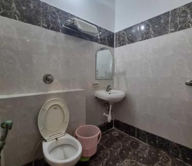 Atrauli Apartment | HOTEL HAPPY INN