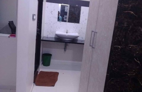 Bhavanipuram Hotel | HOTEL HARIKA GRAND LODGE