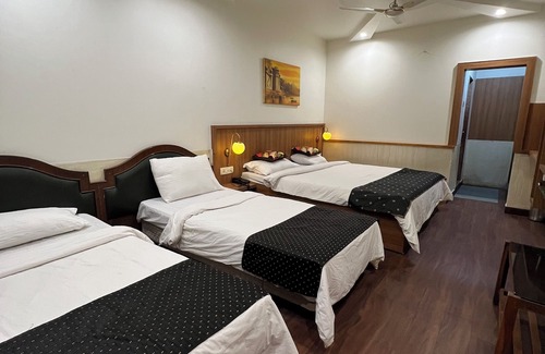 Chikhaldara Hotel | Hotel Harshawardhan