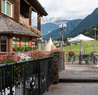 Ortisei Hotel | Hotel Hell