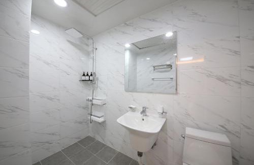 Changwon Hotel | Hotel Highfere, Shin