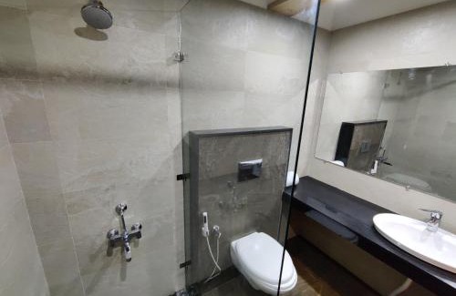 The Mall Road Hotel | Hotel Himalayan Club
