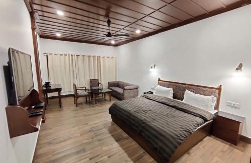 The Mall Road Hotel | Hotel Himalayan Club