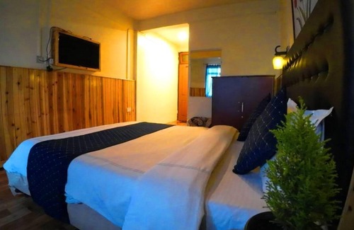 Darjeeling Hotel | Hotel Himalayan Queen