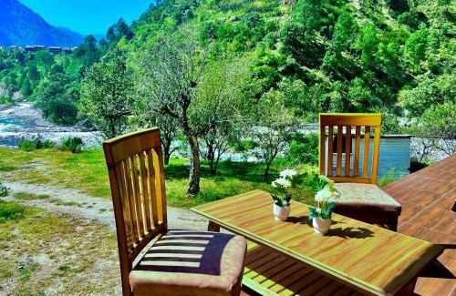 Manali Hotel | Hotel Himalayan Valley View Retreat - Best Selling Riverside Hotel in Manali