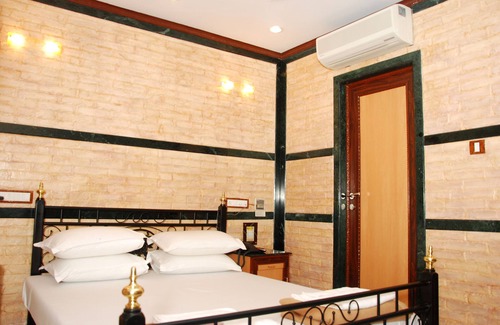 Girgaon Hotel | Hotel Hira