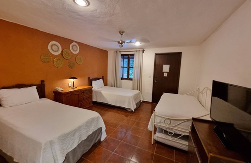 Zona Paseo Montejo Hotel | Hotel Holly