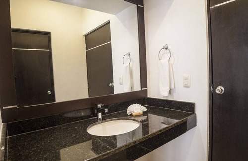 Zona Paseo Montejo Hotel | Hotel Holly