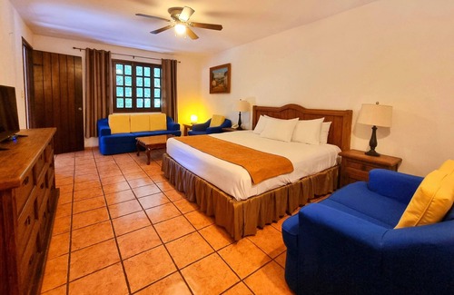 Zona Paseo Montejo Hotel | Hotel Holly