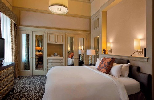 Downtown Houston Hotel | Hotel ICON Autograph Collection by Marriott