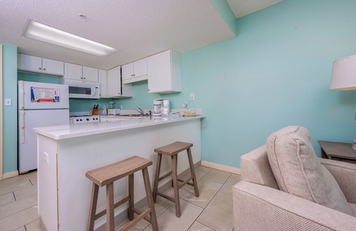 Gulf Shores Condo | HOTEL in Gulf Shores on the BEACH! FREE Wifi - Full Kitchen - Bunks