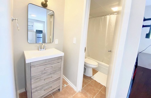 Lawrence Apartment | Hotel Indy Balcony Room