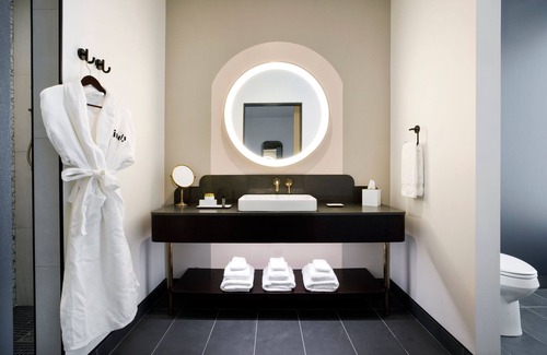 Mile Square Hotel | Hotel Indy, Indianapolis, a Tribute Portfolio Hotel