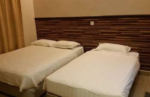 Kampung Air Hotel | Hotel Iskandar