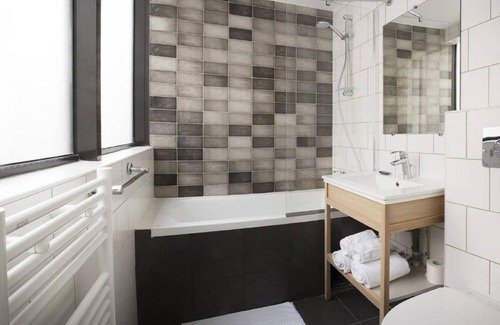 Issy-les-Moulineaux Hotel | Hotel Izzy