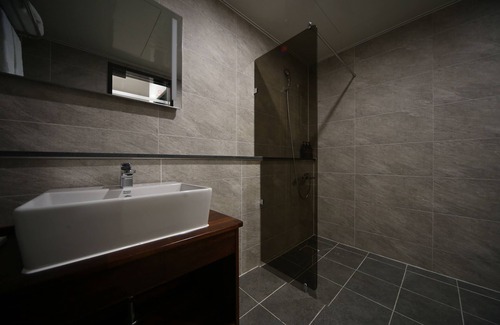 Gumi Hotel | Hotel J's
